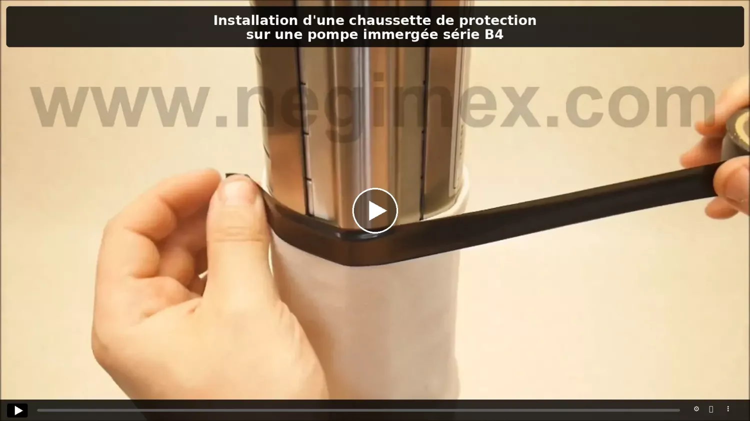 Installation d'une chaussette de protection sur une pompe immergée série B4